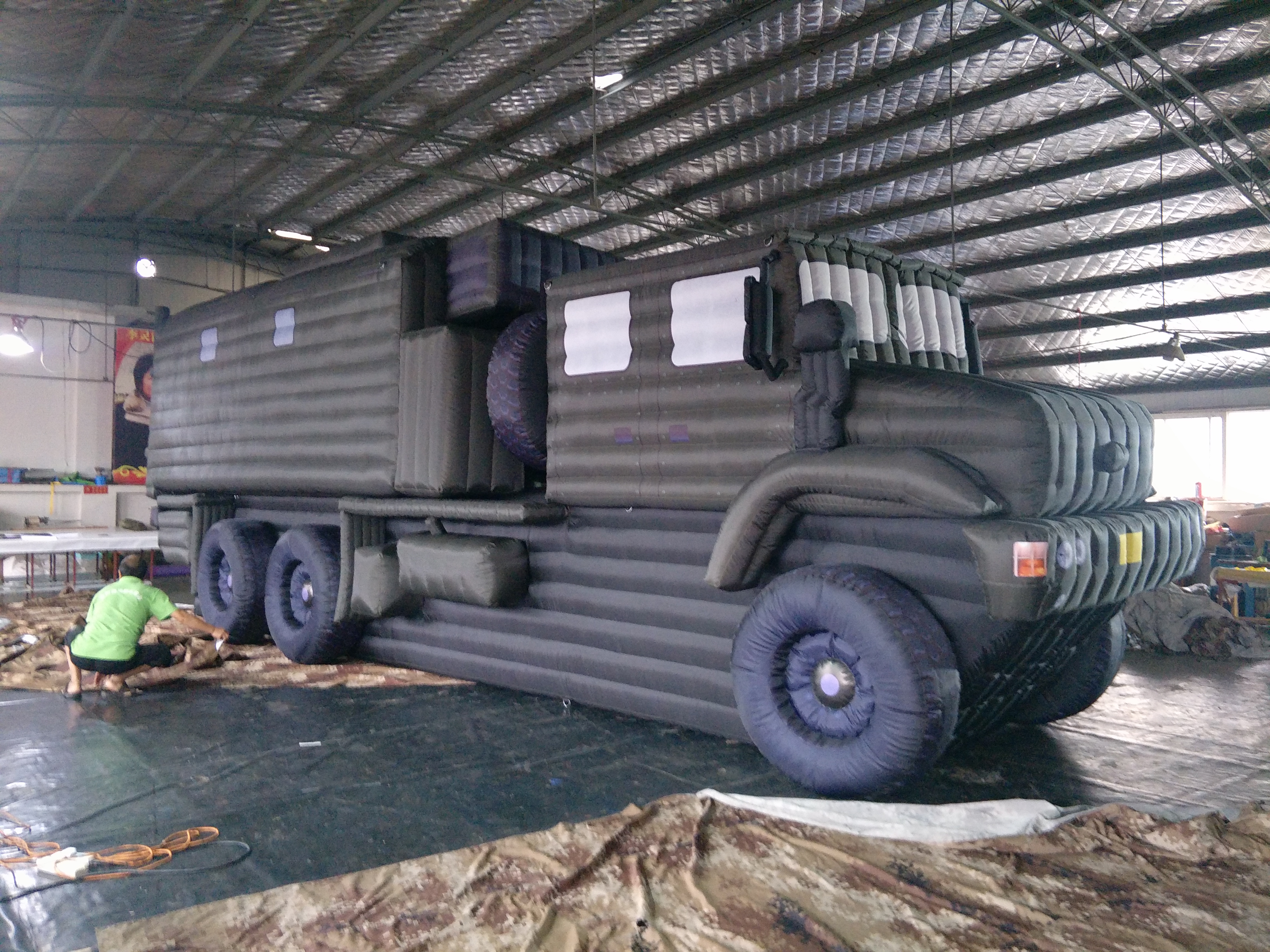 长顺模拟发射车雷达车坦克飞机：军事演习中的虚拟装备